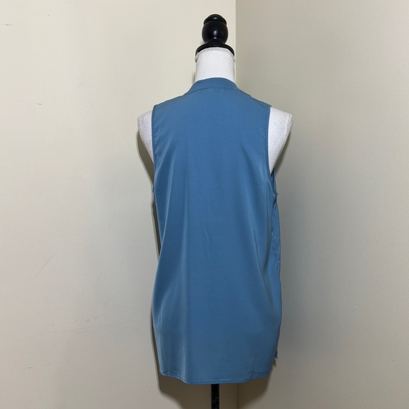 Daniel Rainn || Woman’s sleeveless blouse size Medium - Picture 3 of 6